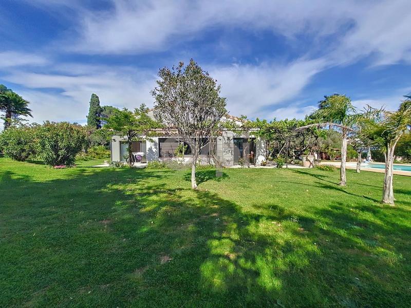 Propriété - 262 m² - 5 pièces