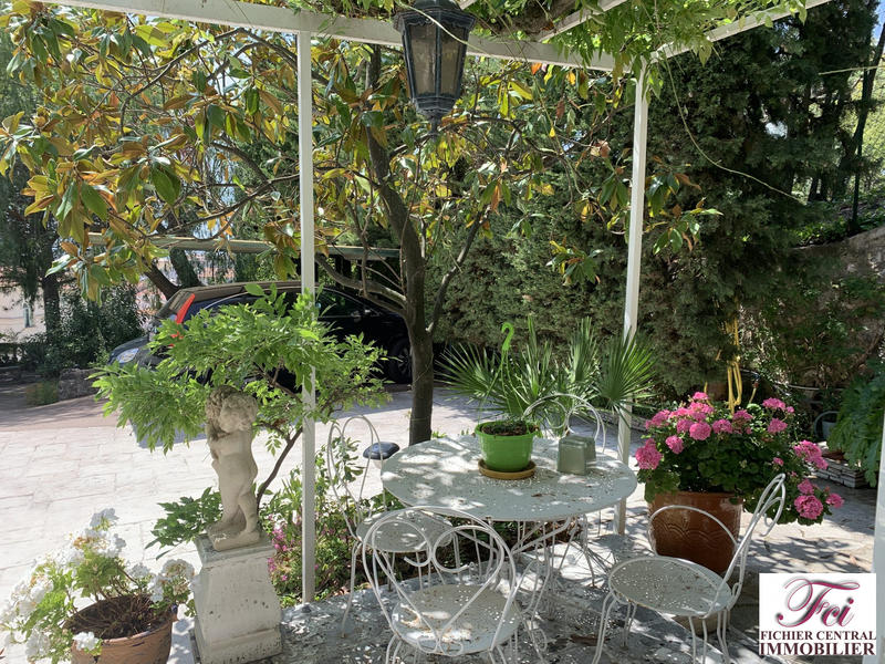 Villa - 310 m² - 11 pièces