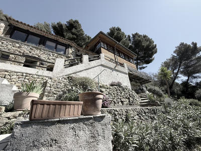 Maison - 180 m² - 6 pièces