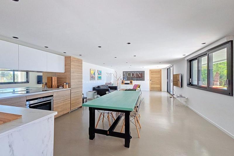 Maison - 215 m² - 6 pièces