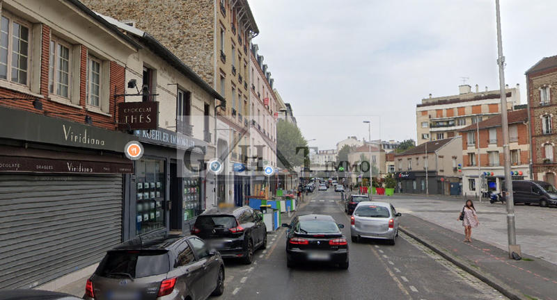 Local commercial - 319 m²