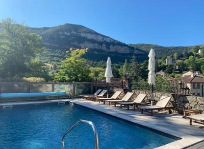 Fonds de commerce - Hôtellerie / Restauration - 1 800 m²