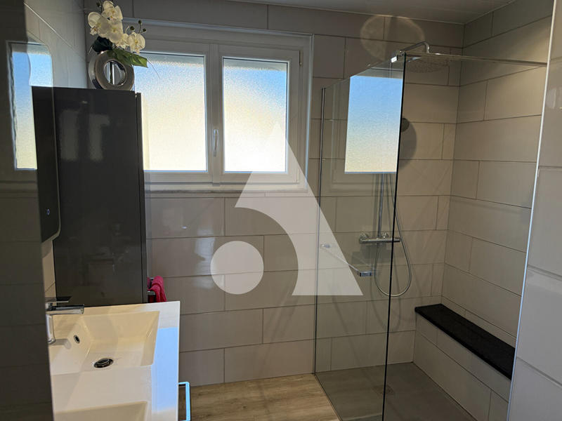 Maison - 205 m² - 10 pièces