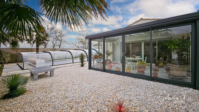 Maison - 235 m² - 7 pièces