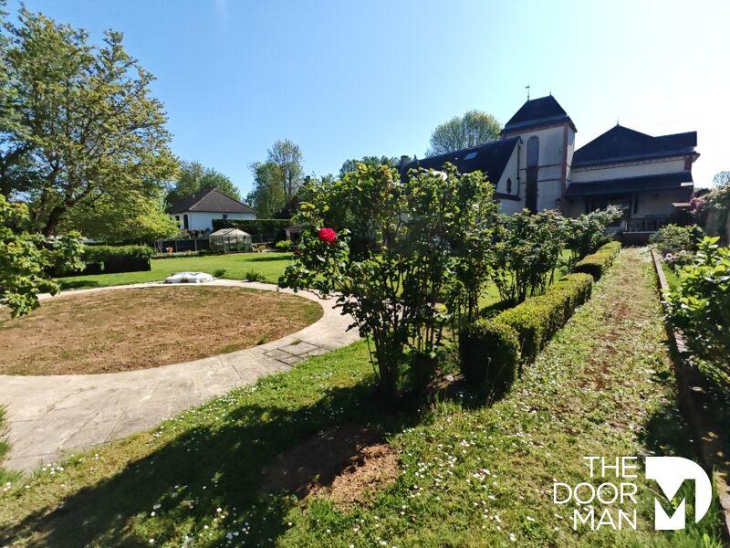 Propriété - 312 m² - 12 pièces