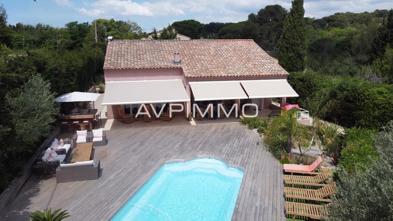 Villa - 200 m² - 5 pièces