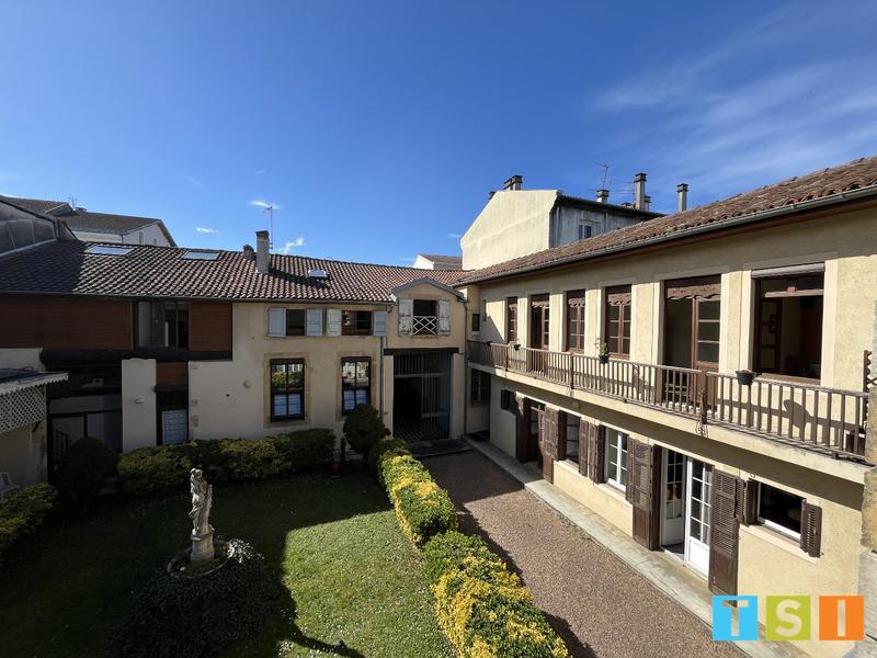 Immeuble mixte - 597 m²