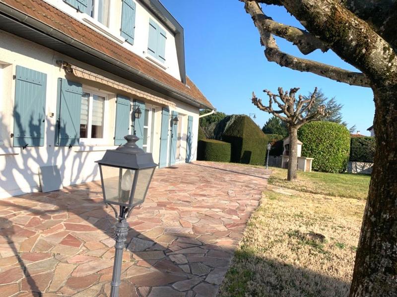 Maison traditionnelle - 194 m² - 8 pièces