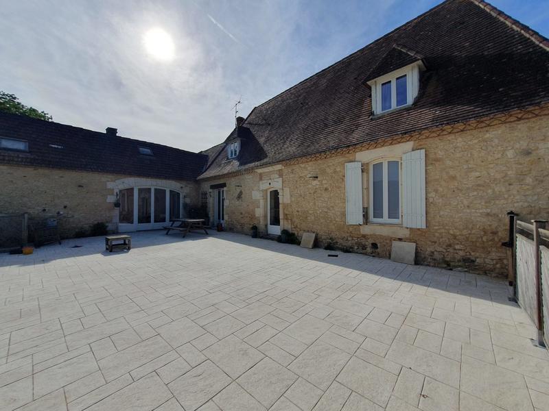 Maison traditionnelle - 485 m² - 22 pièces