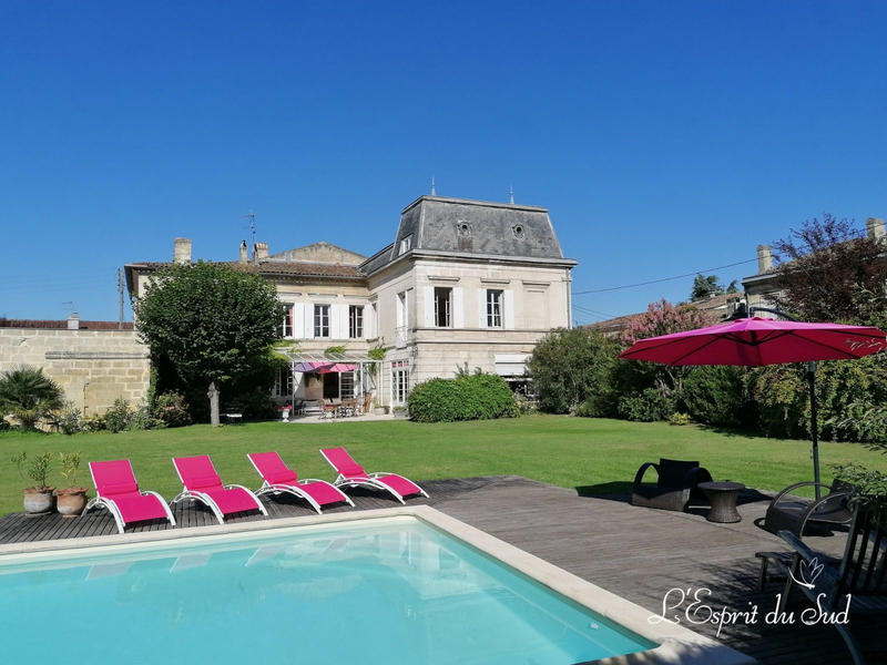 Maison - 400 m² - 10 pièces