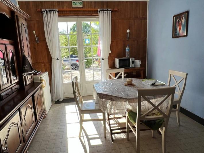 Maison chambre d'hôtes - 370 m² - 13 pièces