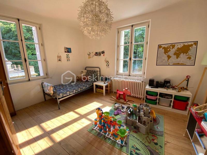 Maison - 195 m² - 7 pièces