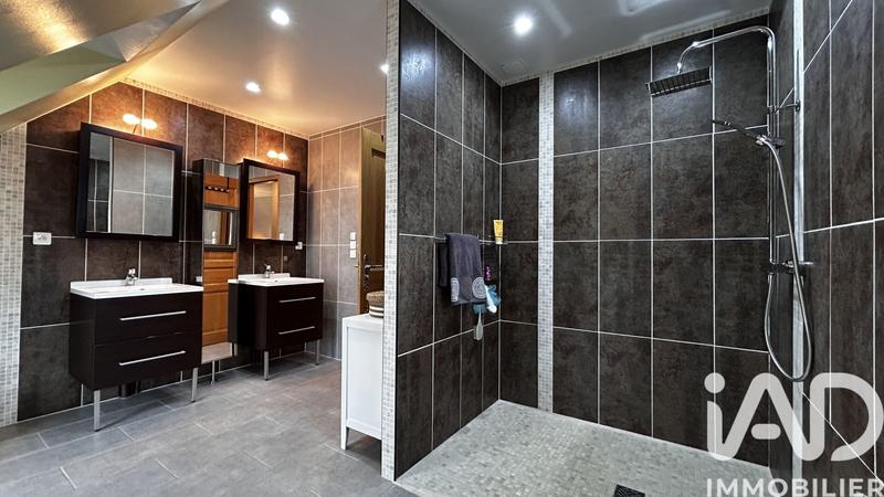 Maison - 217 m² - 8 pièces