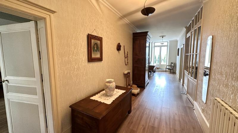 Maison bourgeoise - 380 m² - 12 pièces