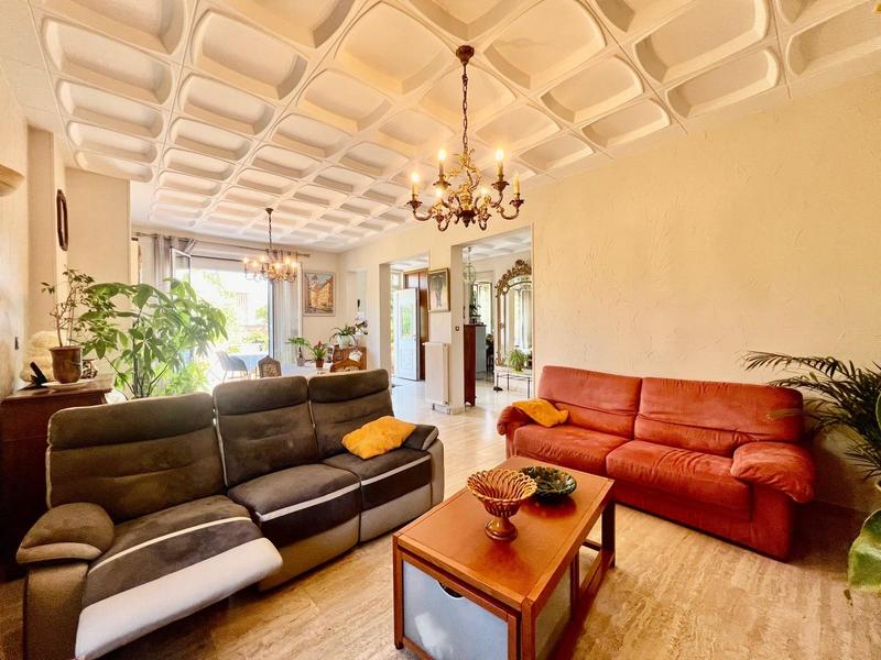 Maison - 256 m² - 6 pièces