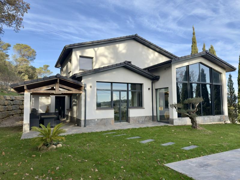 Villa - 198 m² - 6 pièces