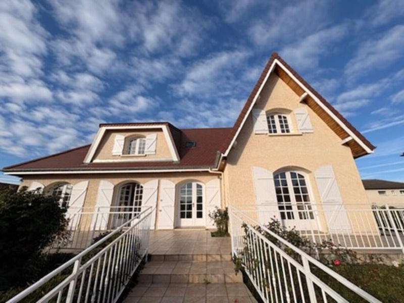 Maison - 155 m² - 6 pièces