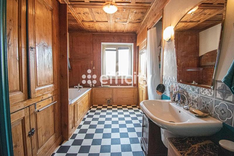 Appartement - 150 m² - 5 pièces