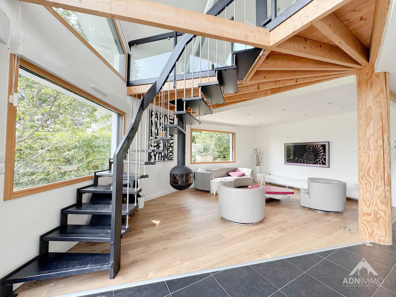 Maison - 230 m² - 5 pièces