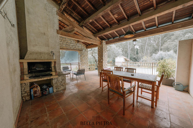 Maison - 351 m² - 15 pièces