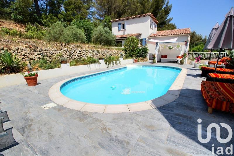 Maison - 205 m² - 9 pièces