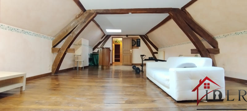 Maison - 242 m² - 8 pièces