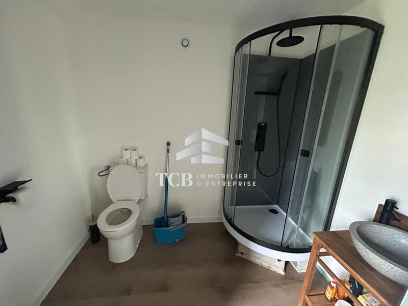 Local d'activités - 294 m²