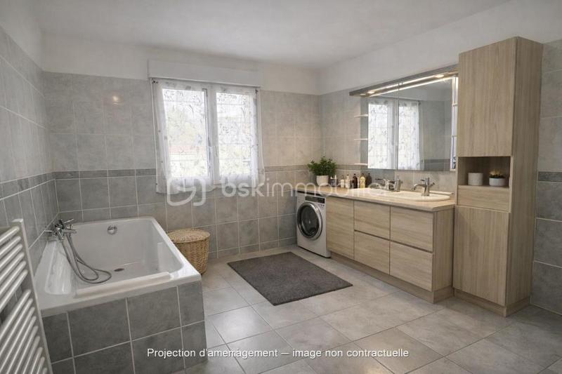 Maison traditionnelle - 151 m² - 6 pièces