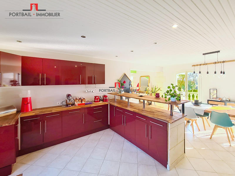 Maison traditionnelle - 240 m² - 6 pièces