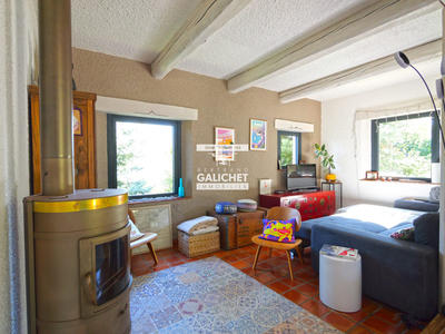 Maison - 330 m² - 8 pièces