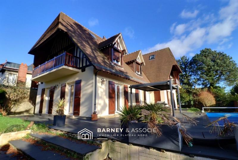 Maison - 253 m² - 10 pièces