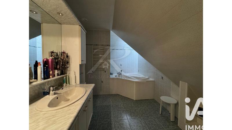 Maison - 141 m² - 6 pièces