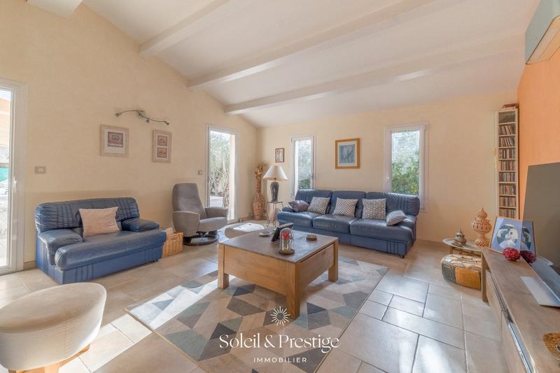 Maison - 220 m² - 5 pièces