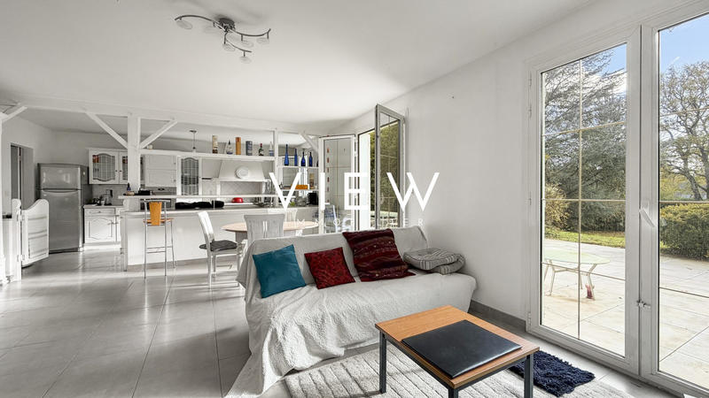 Maison - 202 m² - 7 pièces