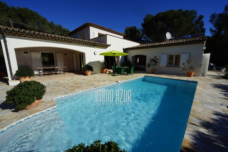 Villa - 200 m² - 6 pièces