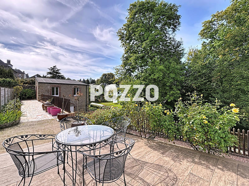 Maison - 225 m² - 10 pièces