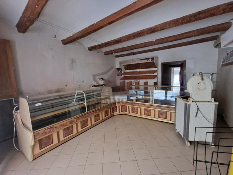 Local commercial - 270 m² - 8 pièces