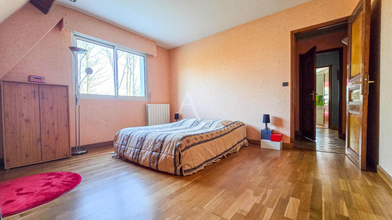 Maison - 185 m² - 8 pièces