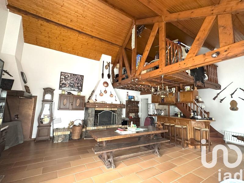 Maison - 390 m² - 11 pièces