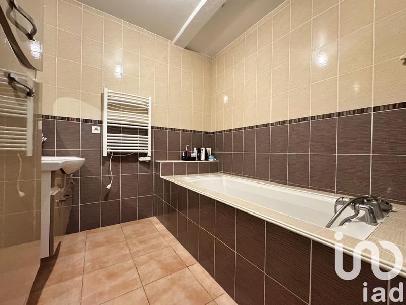 Maison - 225 m² - 7 pièces