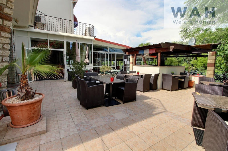 Fonds de commerce - Magasins - 1 900 m²