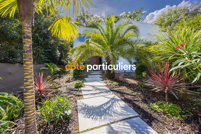 Maison - 260 m² - 7 pièces