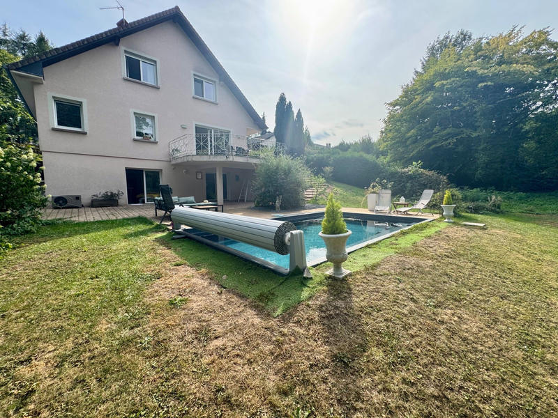 Maison - 238 m² - 7 pièces