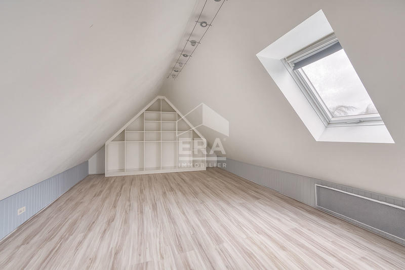 Maison - 285 m² - 8 pièces