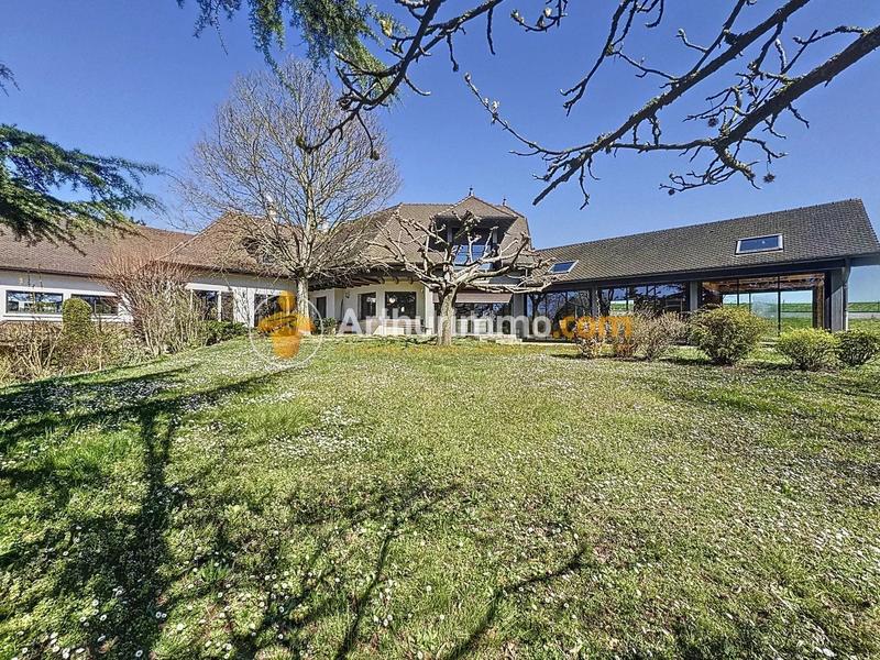 Maison - 370 m² - 5 pièces