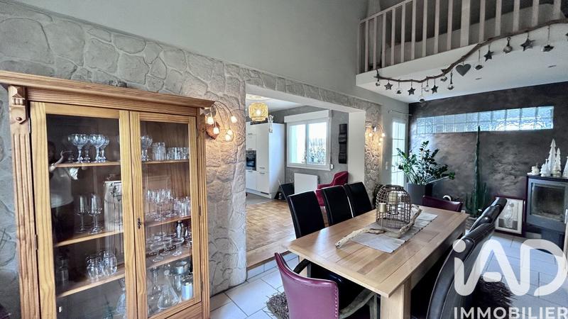 Maison - 141 m² - 8 pièces