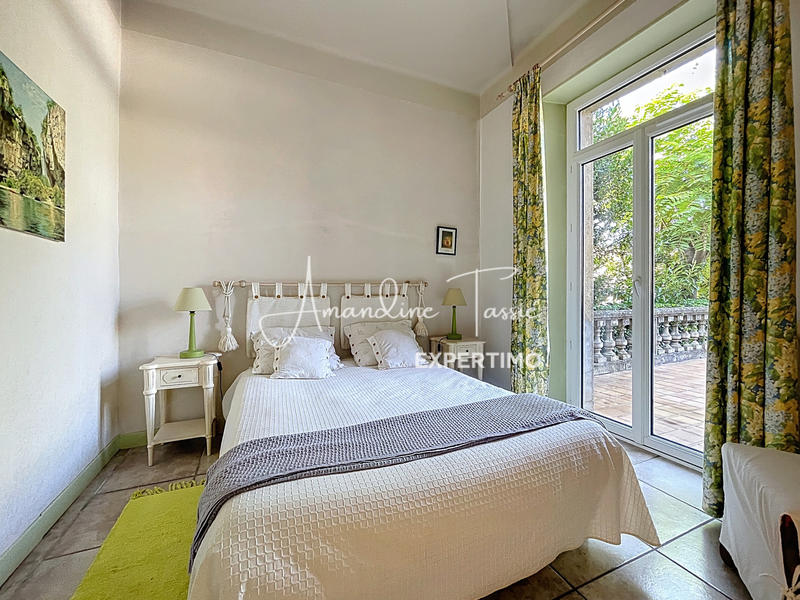 Maison - 202 m² - 7 pièces