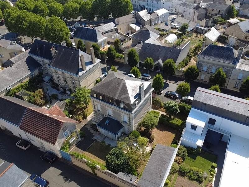 Maison - 331 m² - 11 pièces