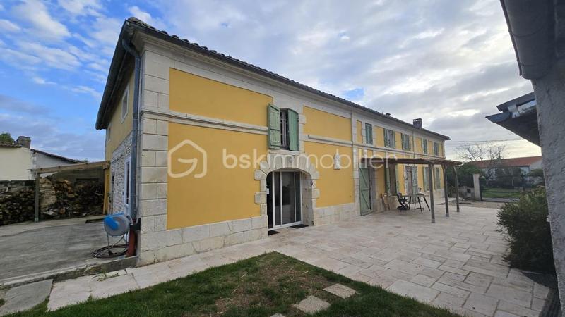 Maison - 400 m² - 16 pièces