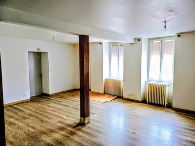 Maison traditionnelle - 104 m² - 6 pièces